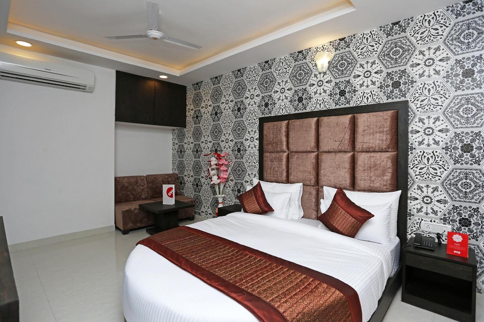 Hotel O M Suites Nueva Delhi Exterior foto
