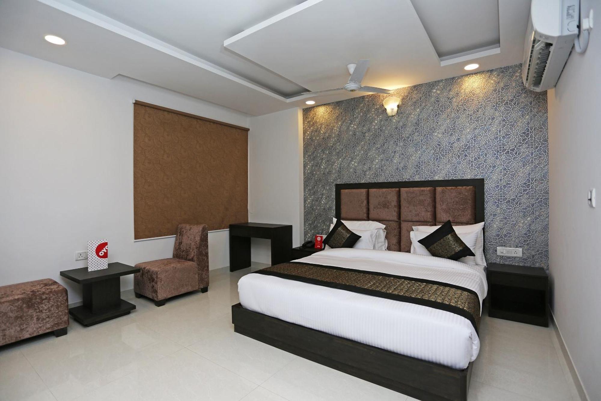 Hotel O M Suites Nueva Delhi Exterior foto