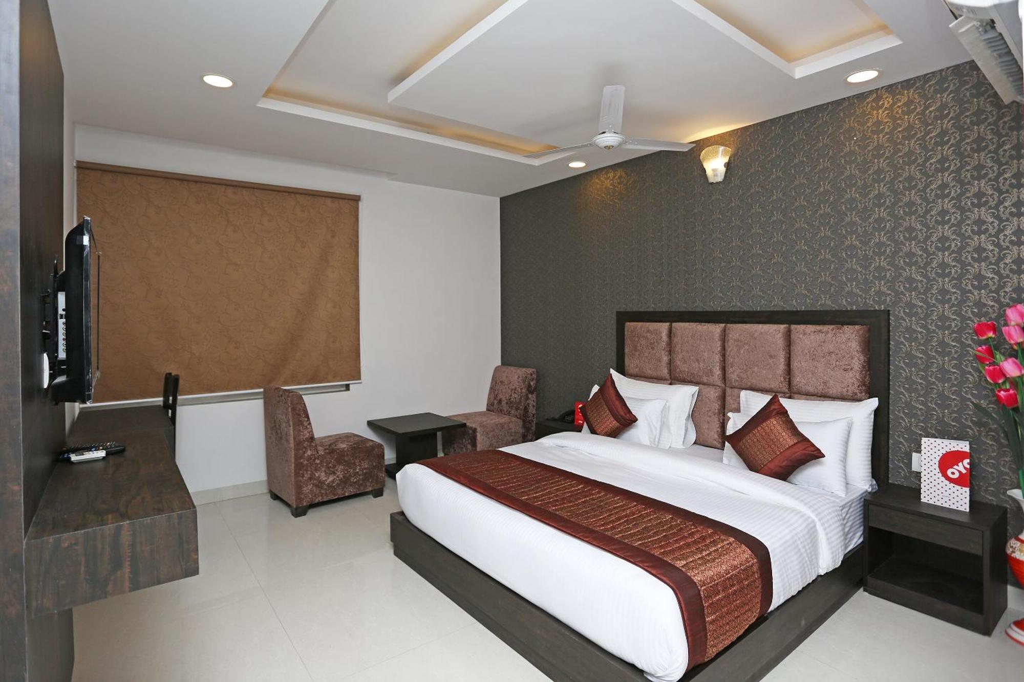 Hotel O M Suites Nueva Delhi Exterior foto
